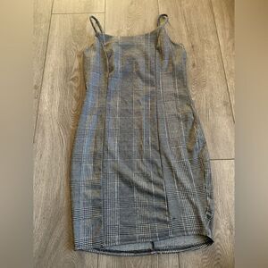 Lilian woman’s bodycon plaid dress used in good condition